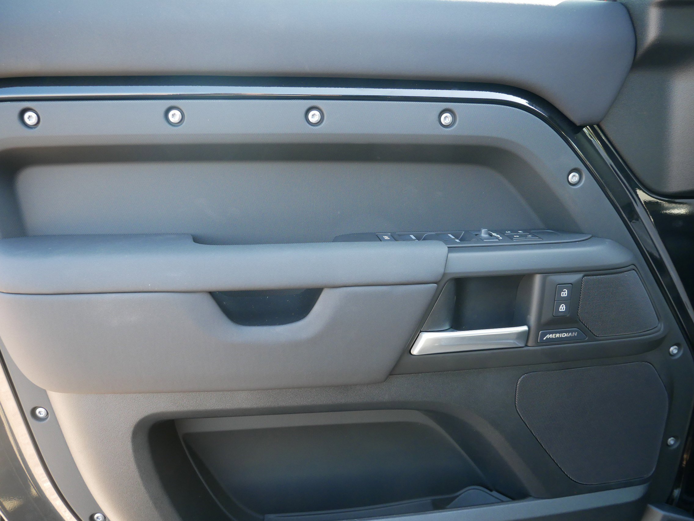 2026 Land Rover Defender 110 S photo 2