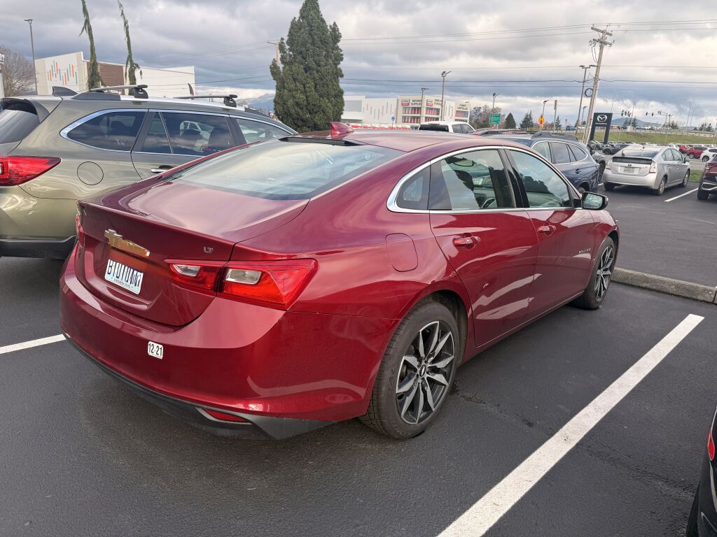 2017 Chevrolet Malibu 1LT photo 3