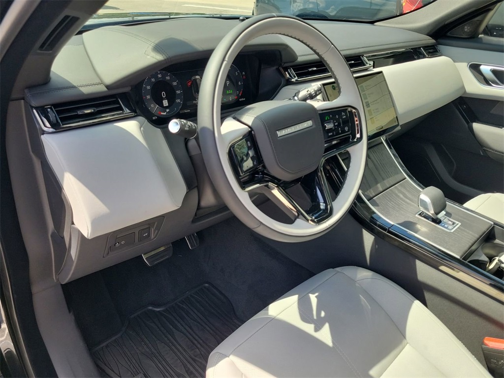 2026 Land Rover Range Rover Velar SE photo 23