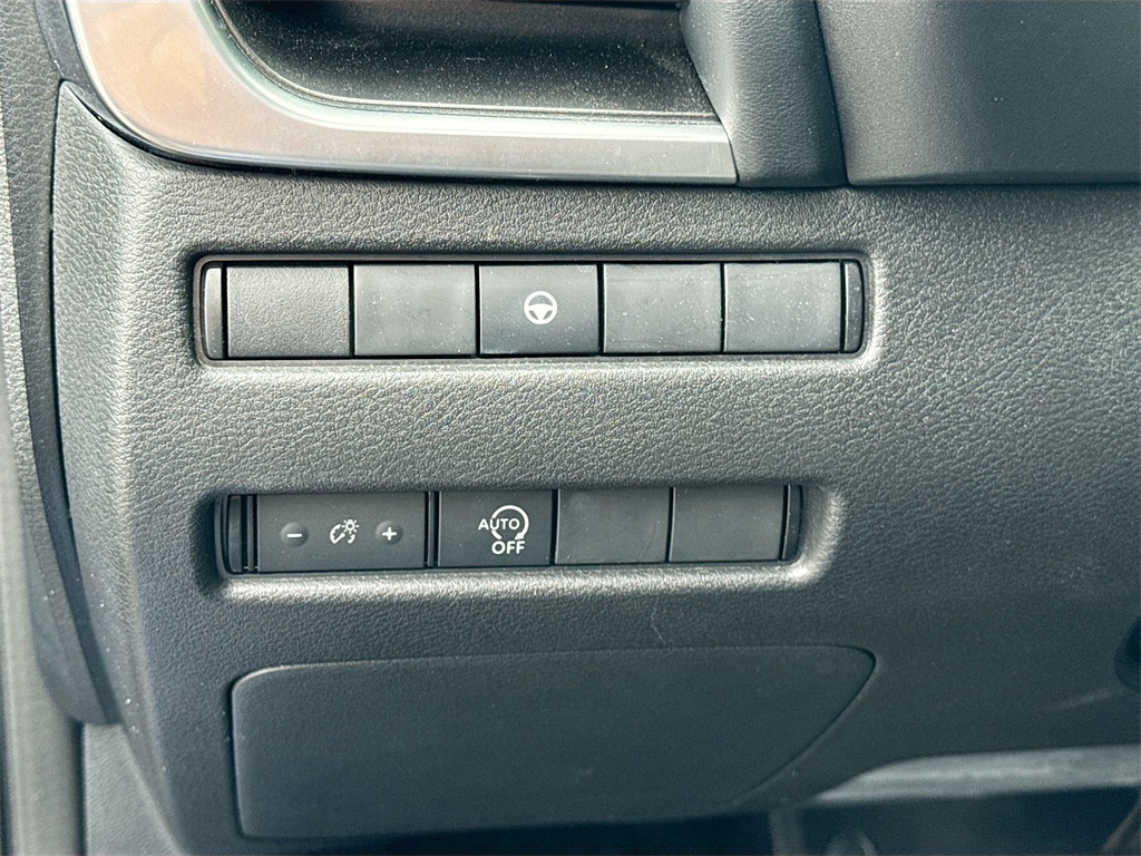 2023 Nissan Rogue SV photo 10
