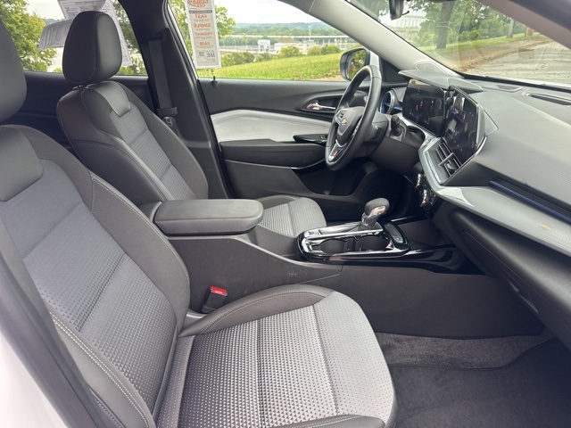 2024 Chevrolet Trax LT photo 8