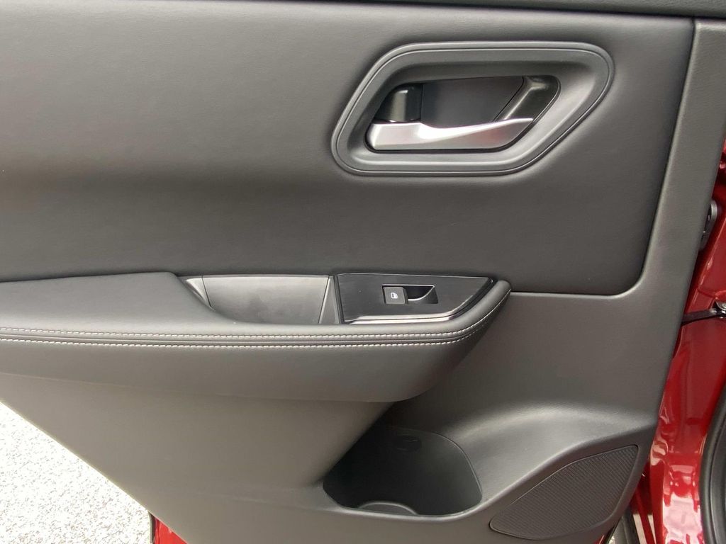 2026 Nissan Rogue SV photo 12