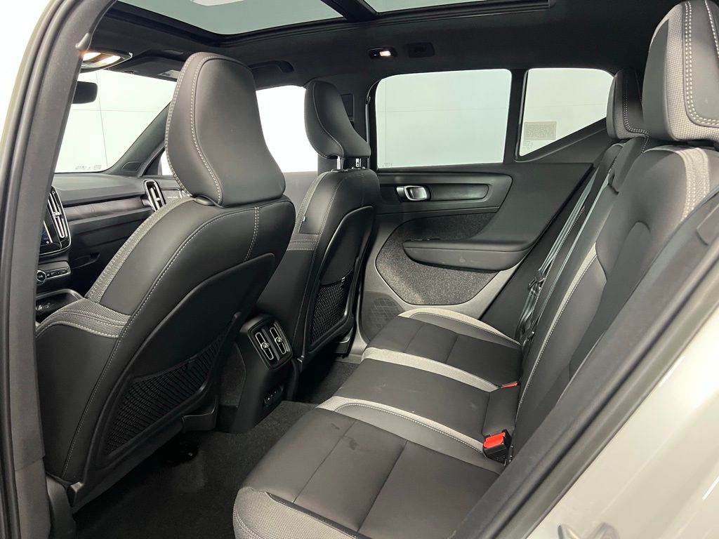 2023 Volvo XC40 Recharge Ultimate photo 24