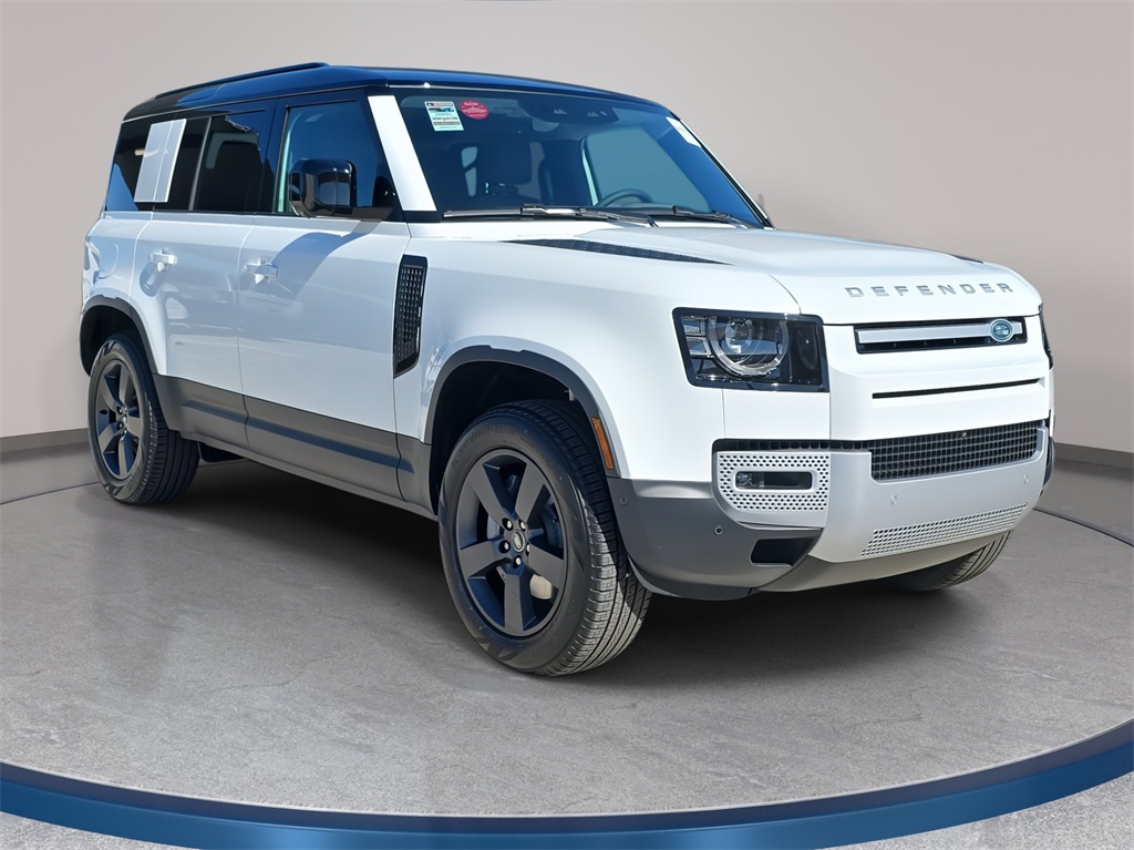 2025 Land Rover Defender 110 S photo 3