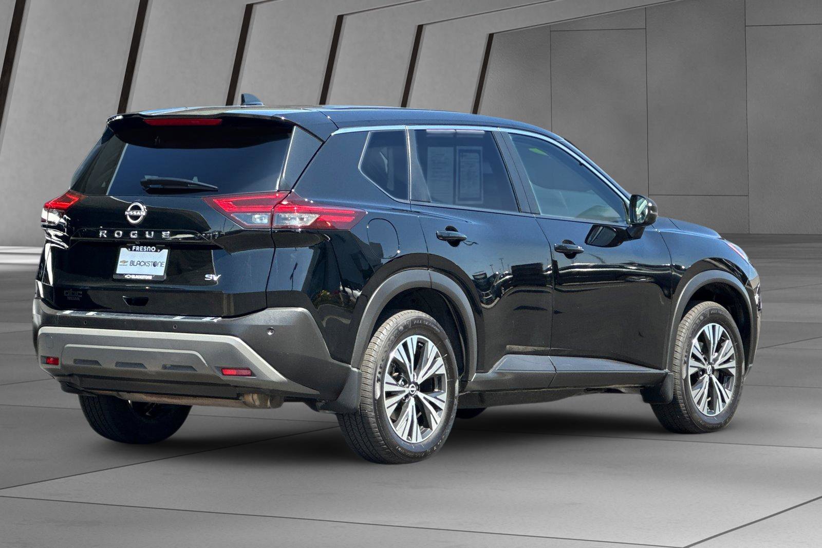 2023 Nissan Rogue SV photo 3