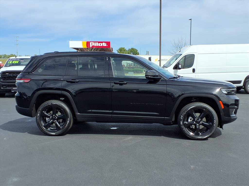 2025 Jeep Grand Cherokee Altitude X photo 2
