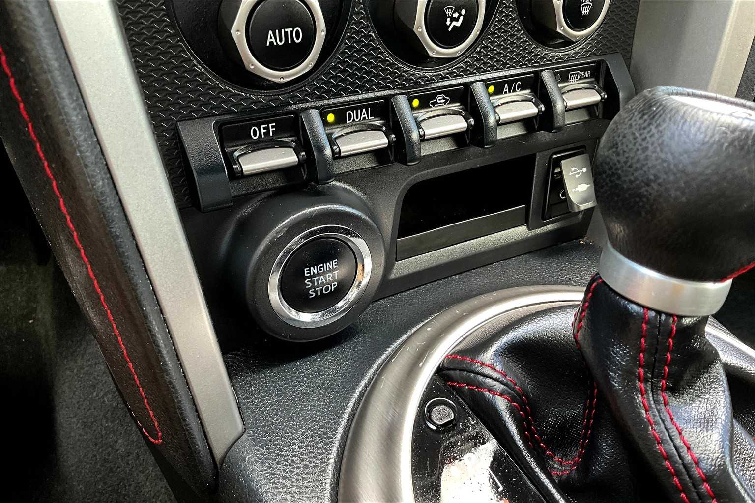 2015 Scion FR-S photo 26