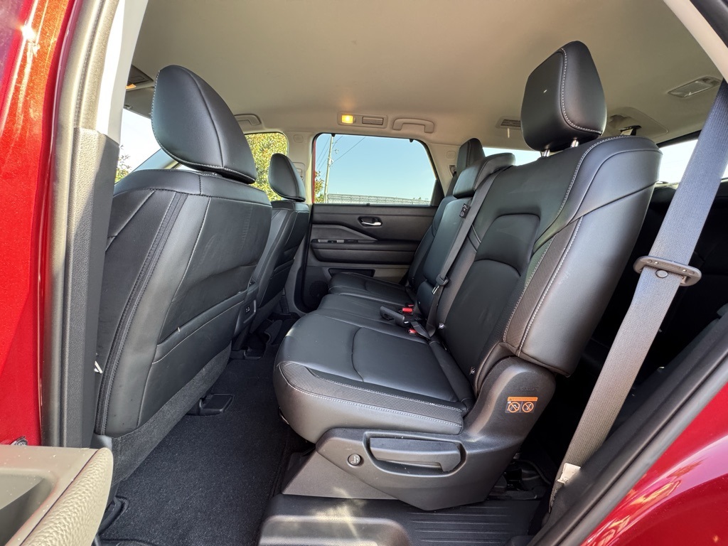 2023 Nissan Pathfinder SL photo 28