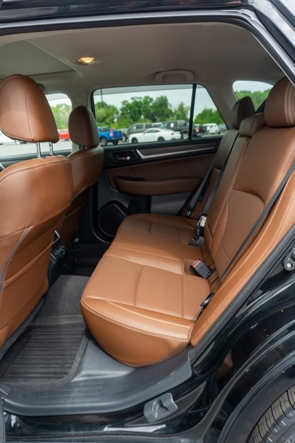 2019 Subaru Outback 3.6R Touring photo 4
