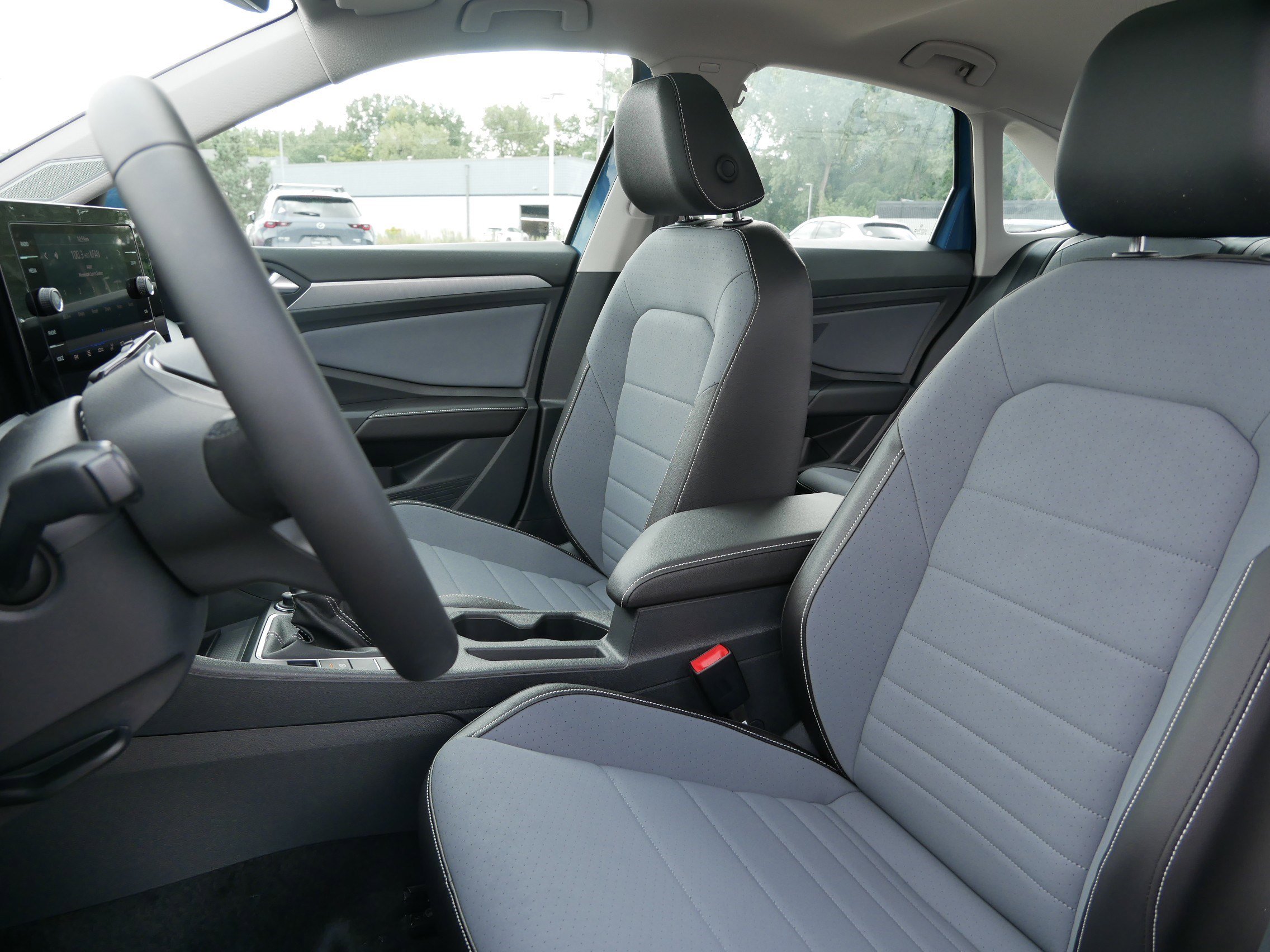 2025 Volkswagen Jetta SE photo 3