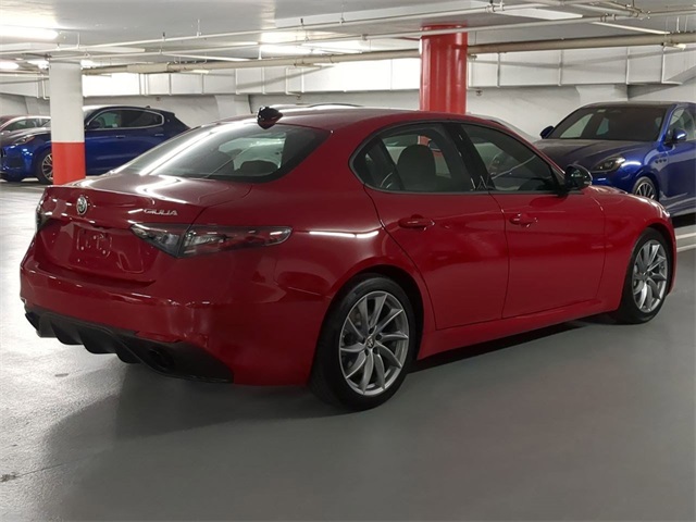 2025 Alfa Romeo Giulia Base photo 7