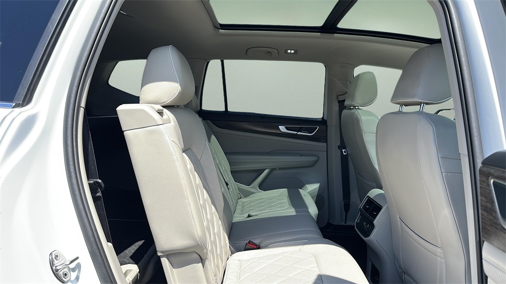 2024 Volkswagen Atlas SEL Premium R-Line photo 14