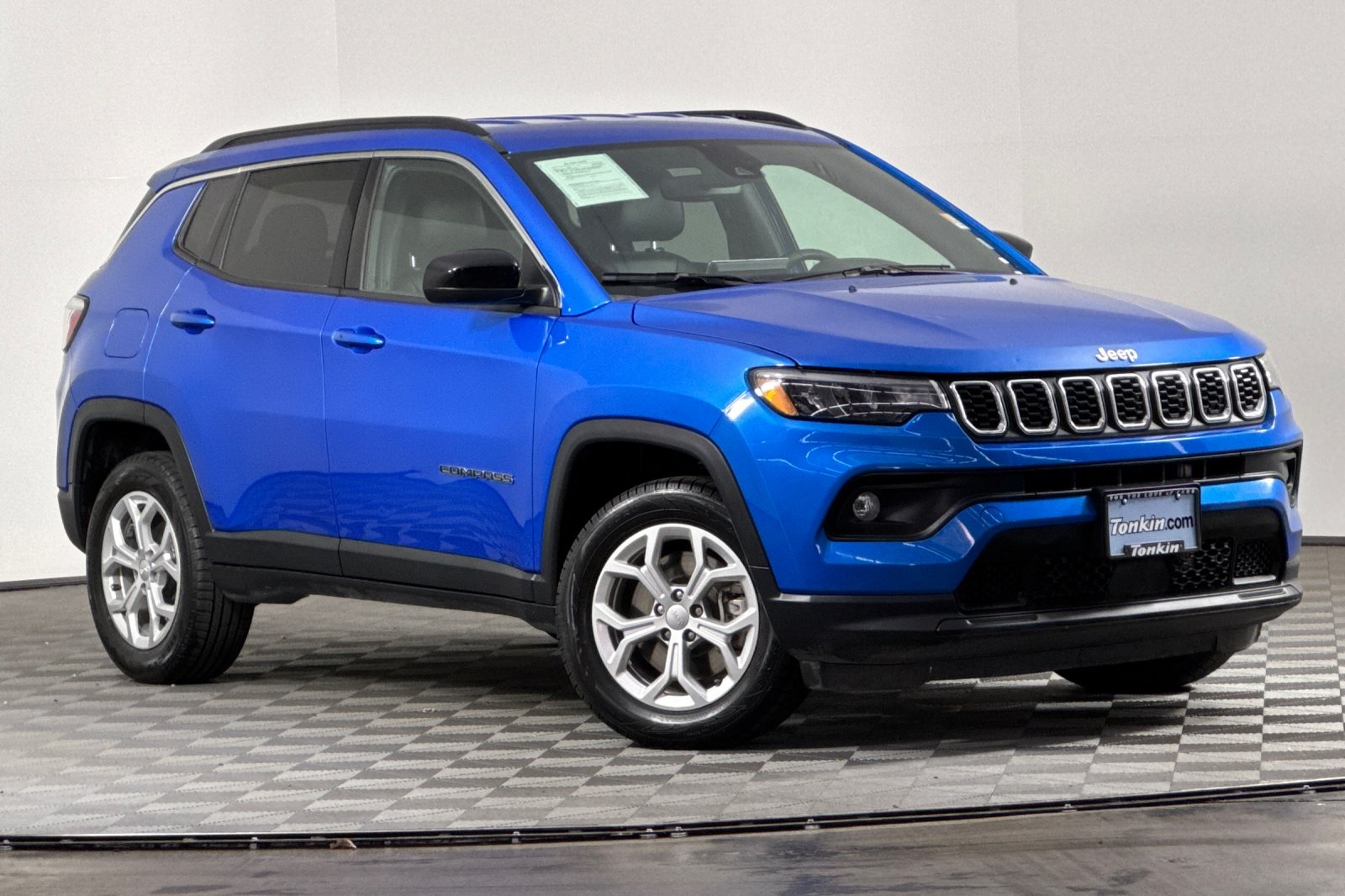 2024 Jeep Compass Latitude photo 2
