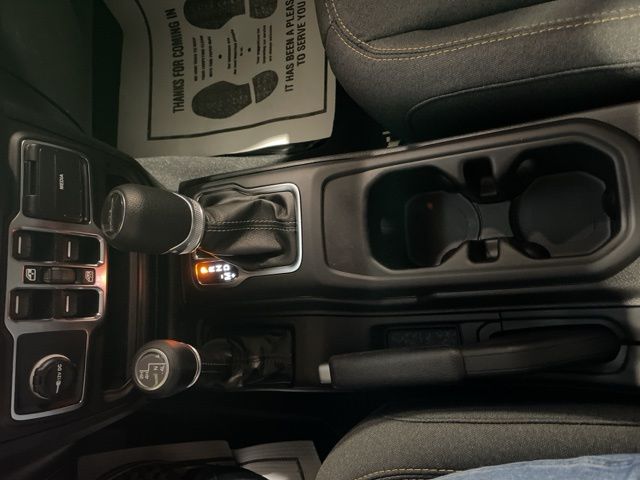 2025 Jeep Gladiator Sport S photo 17