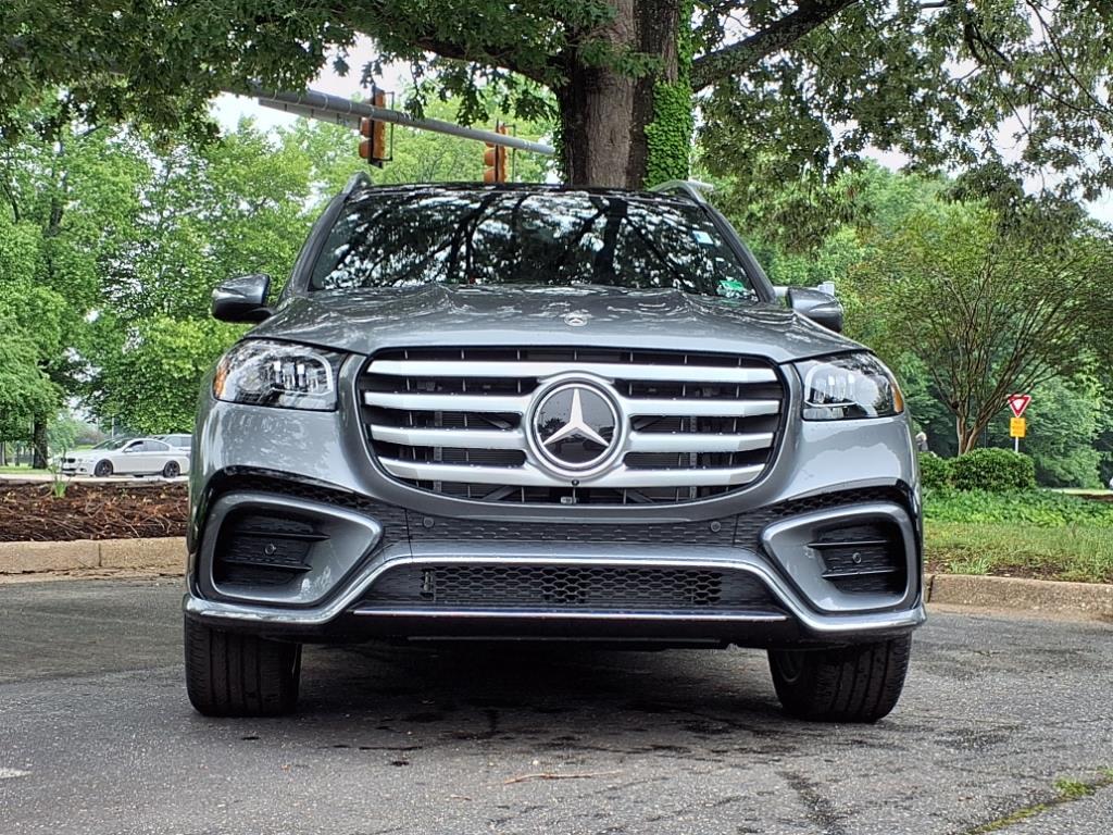 2025 Mercedes Benz GLS 450 4MATIC photo 3