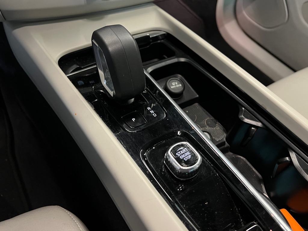 2023 Volvo XC60 B5 Plus photo 13