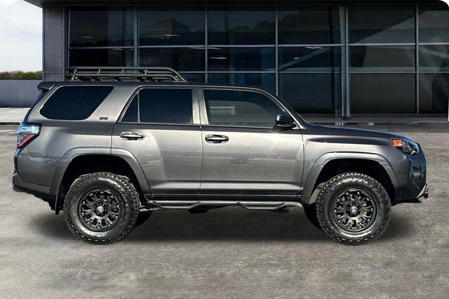 2019 Toyota 4Runner SR5 photo 3