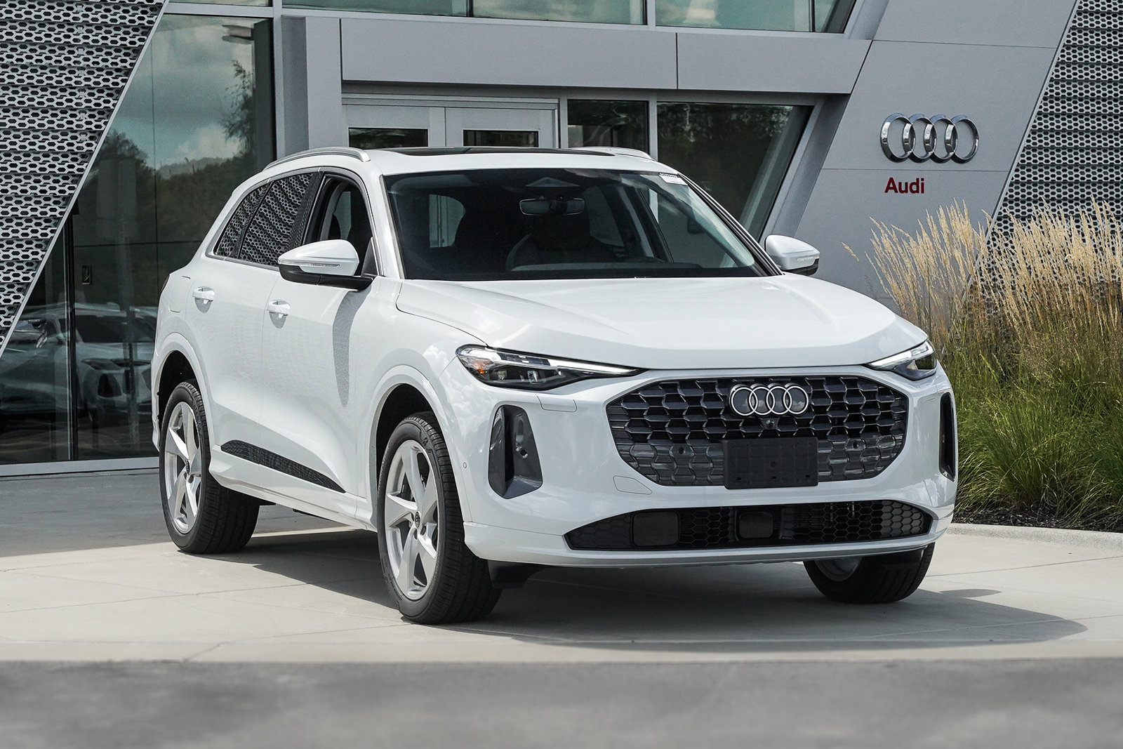 2025 Audi Q5 Premium Plus photo 2