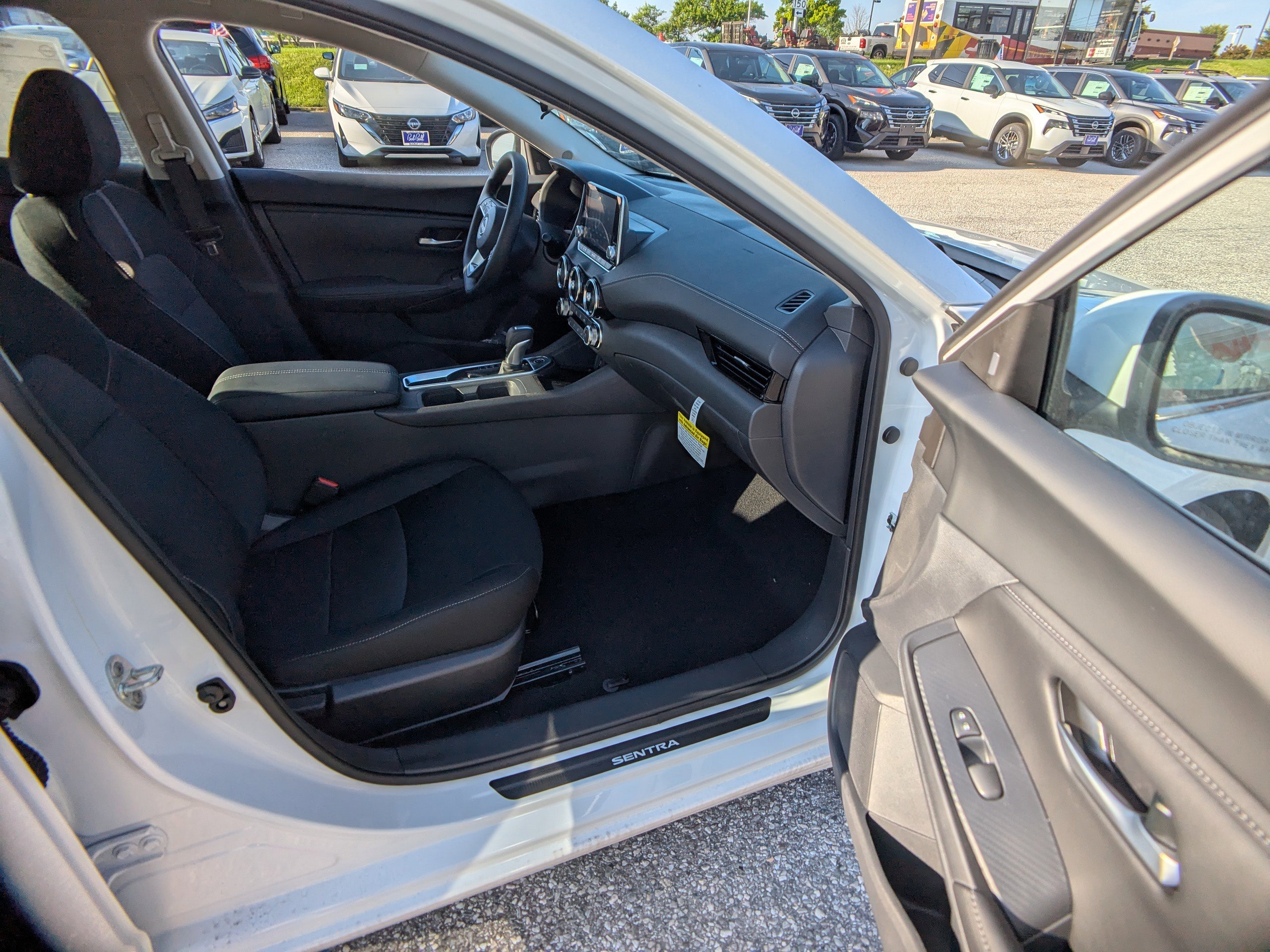 2025 Nissan Sentra SV photo 3