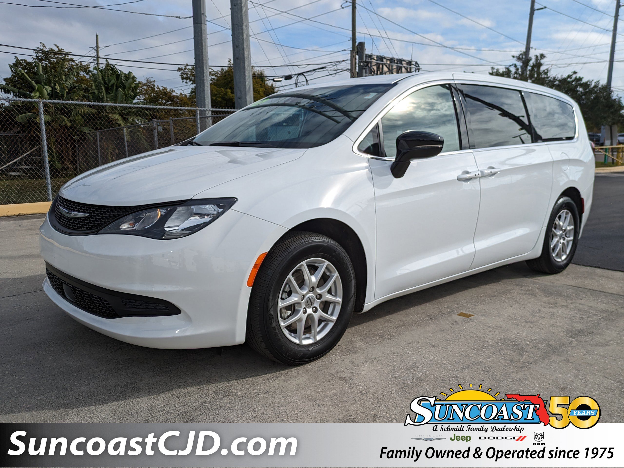 2025 Chrysler Voyager LX's photo