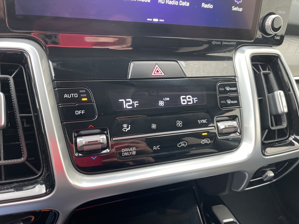 2022 Kia Sorento Plug-In Hybrid SX photo 6