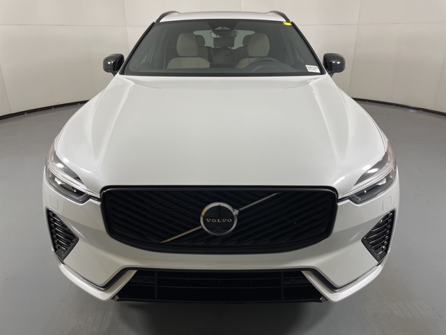2026 Volvo XC60 B5 Plus photo 3