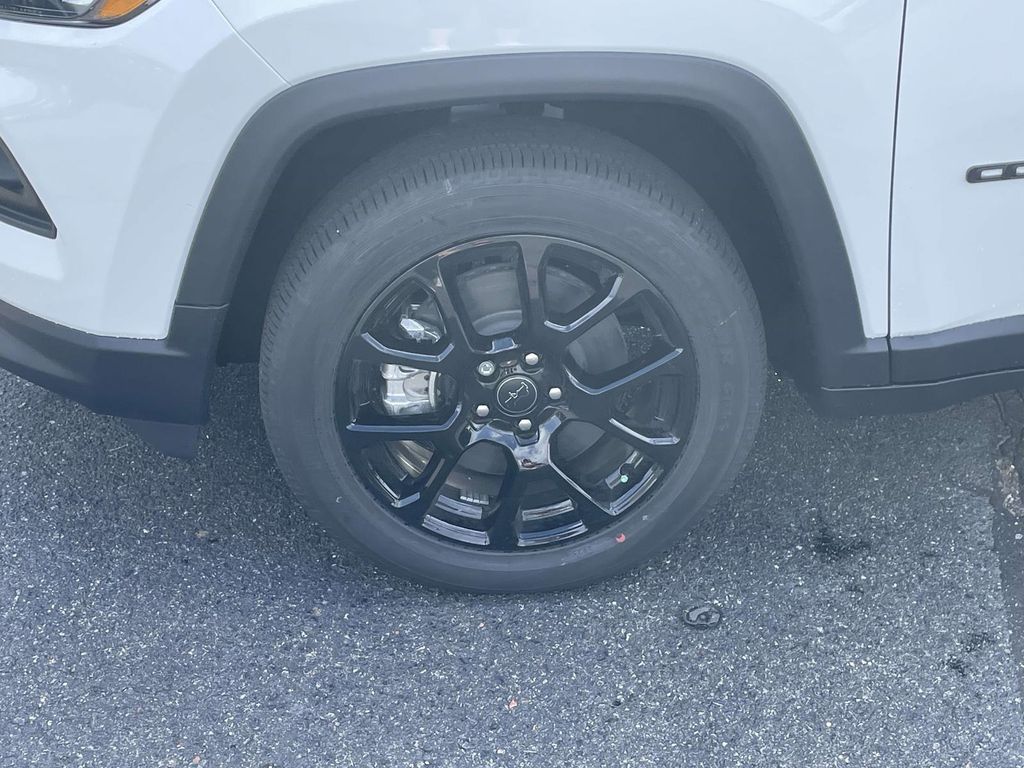 2026 Jeep Compass Latitude Altitude photo 4