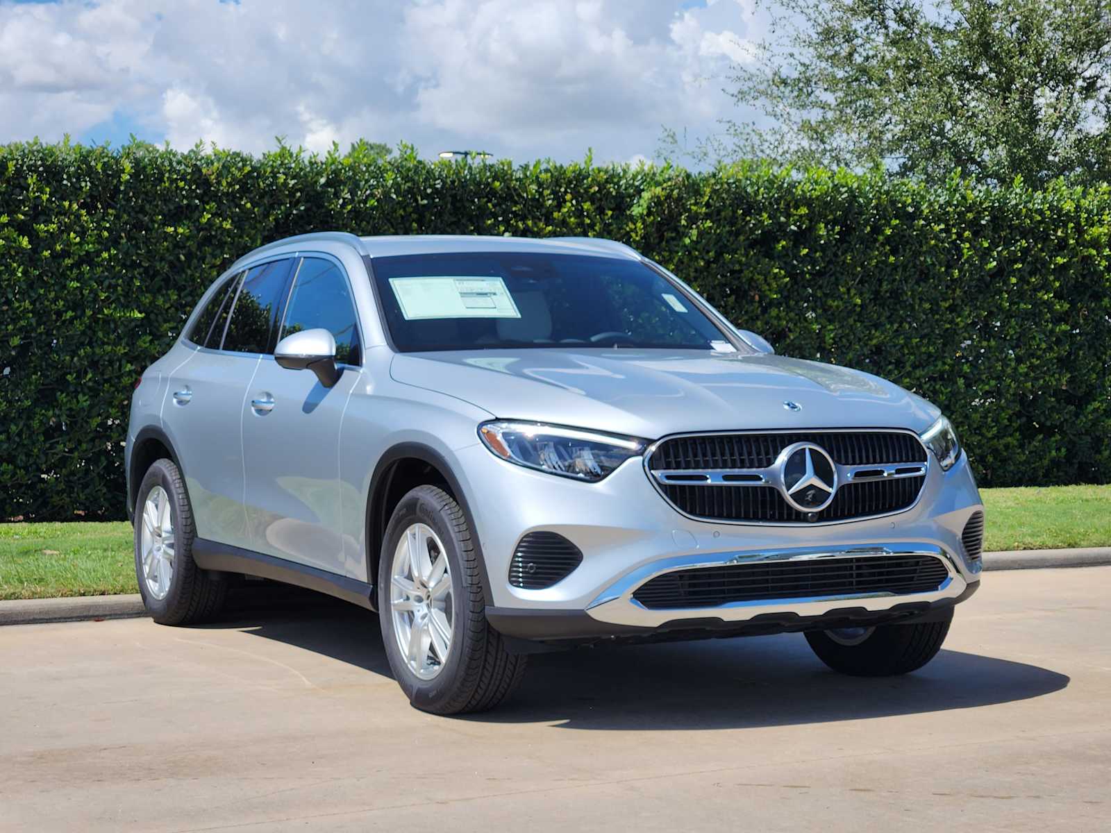 2026 Mercedes Benz GLC 300 photo 2