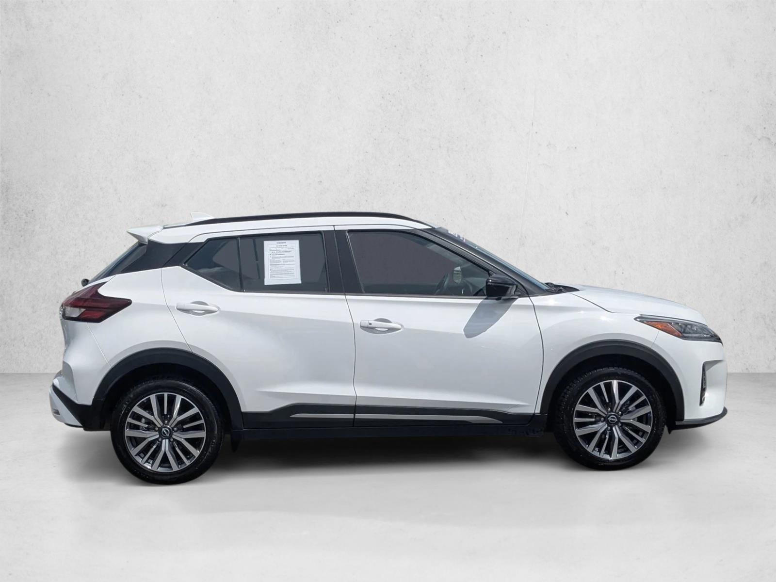 2024 Nissan Kicks SR photo 3