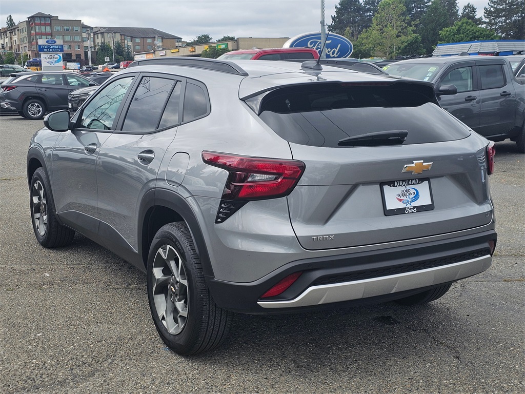 2024 Chevrolet Trax LT photo 5