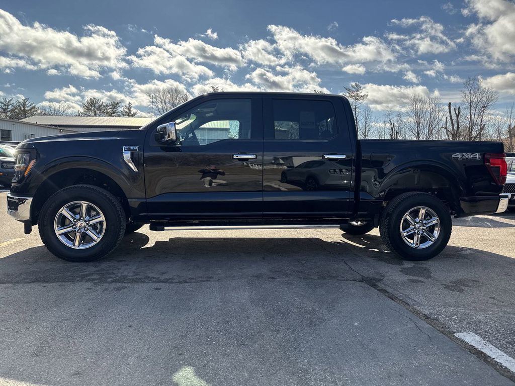 2025 Ford F-150 XLT photo 8