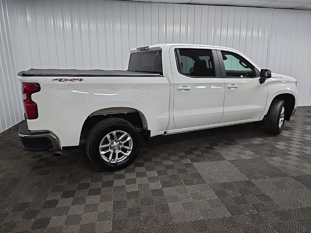2022 Chevrolet Silverado 1500 LT photo 3