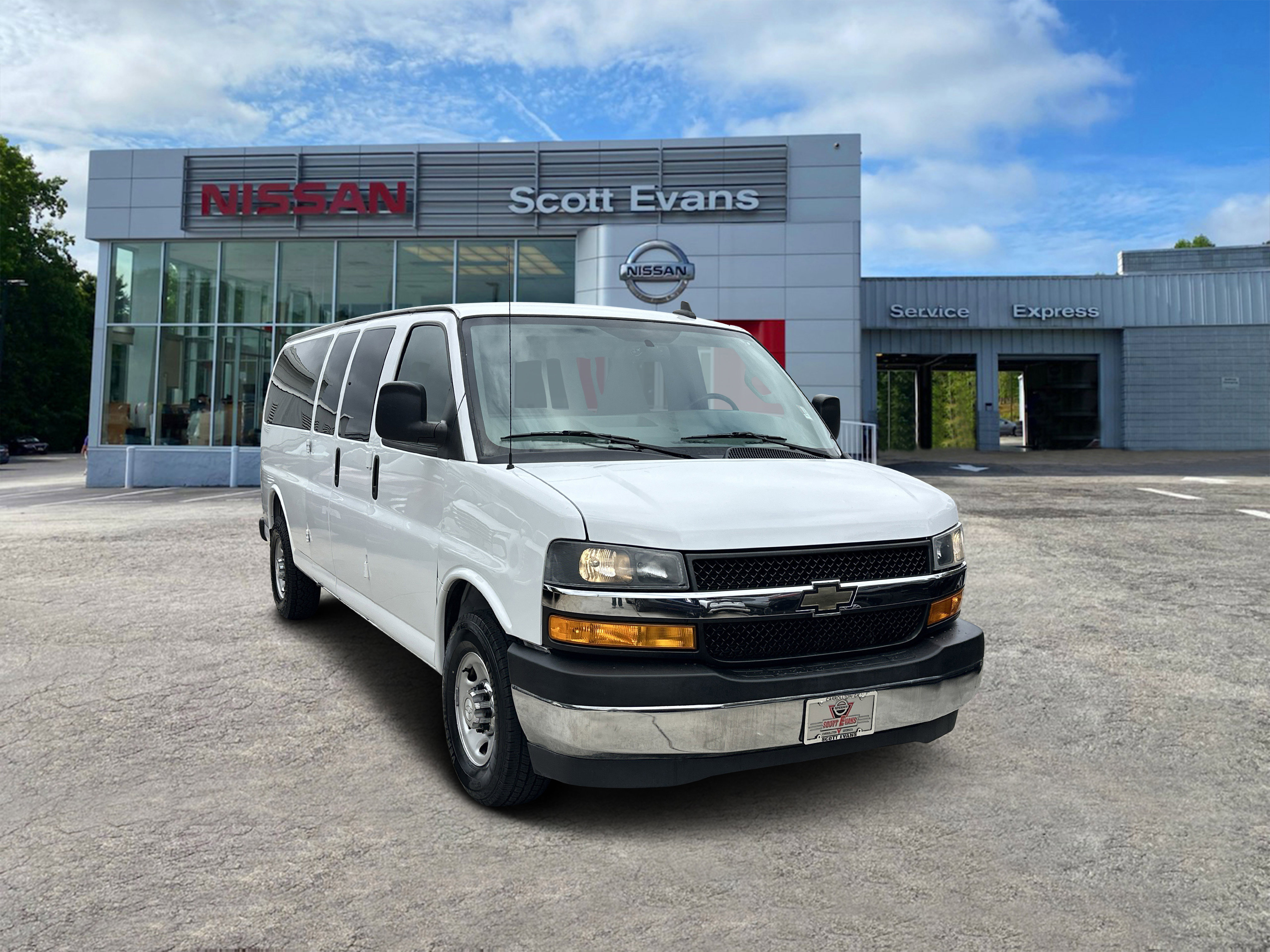 2018 Chevrolet Express Passenger LT's photo