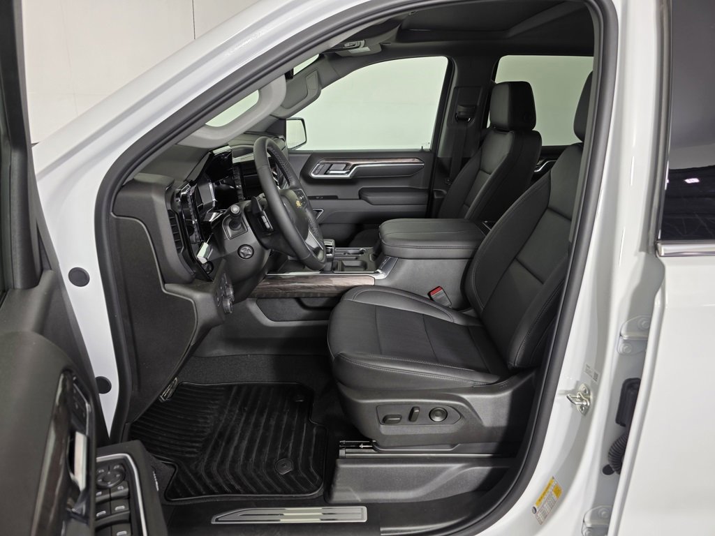 2025 Chevrolet Silverado 1500 LTZ photo 9