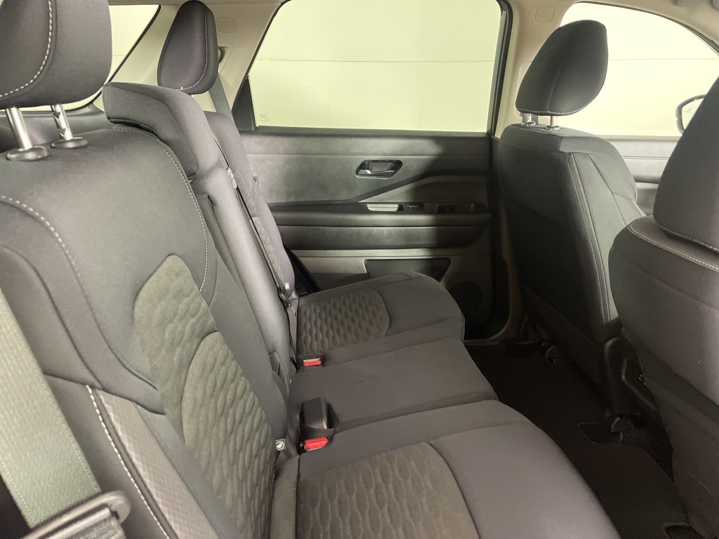 2025 Nissan Pathfinder S photo 16