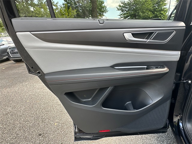 2025 Volkswagen Atlas SE Technology Peak Edition photo 22