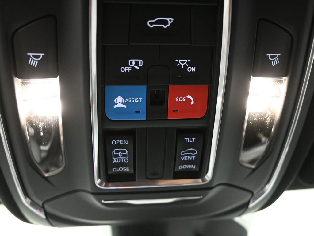 2025 Jeep Grand Cherokee Altitude photo 15