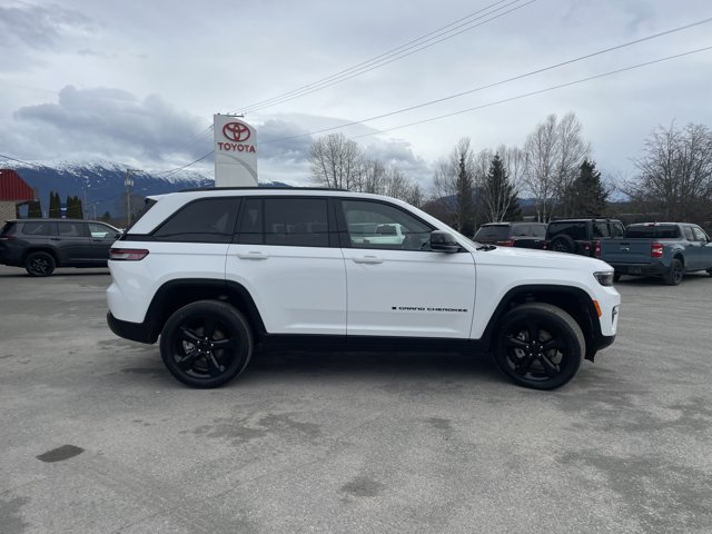 2025 Jeep Grand Cherokee Altitude photo 4