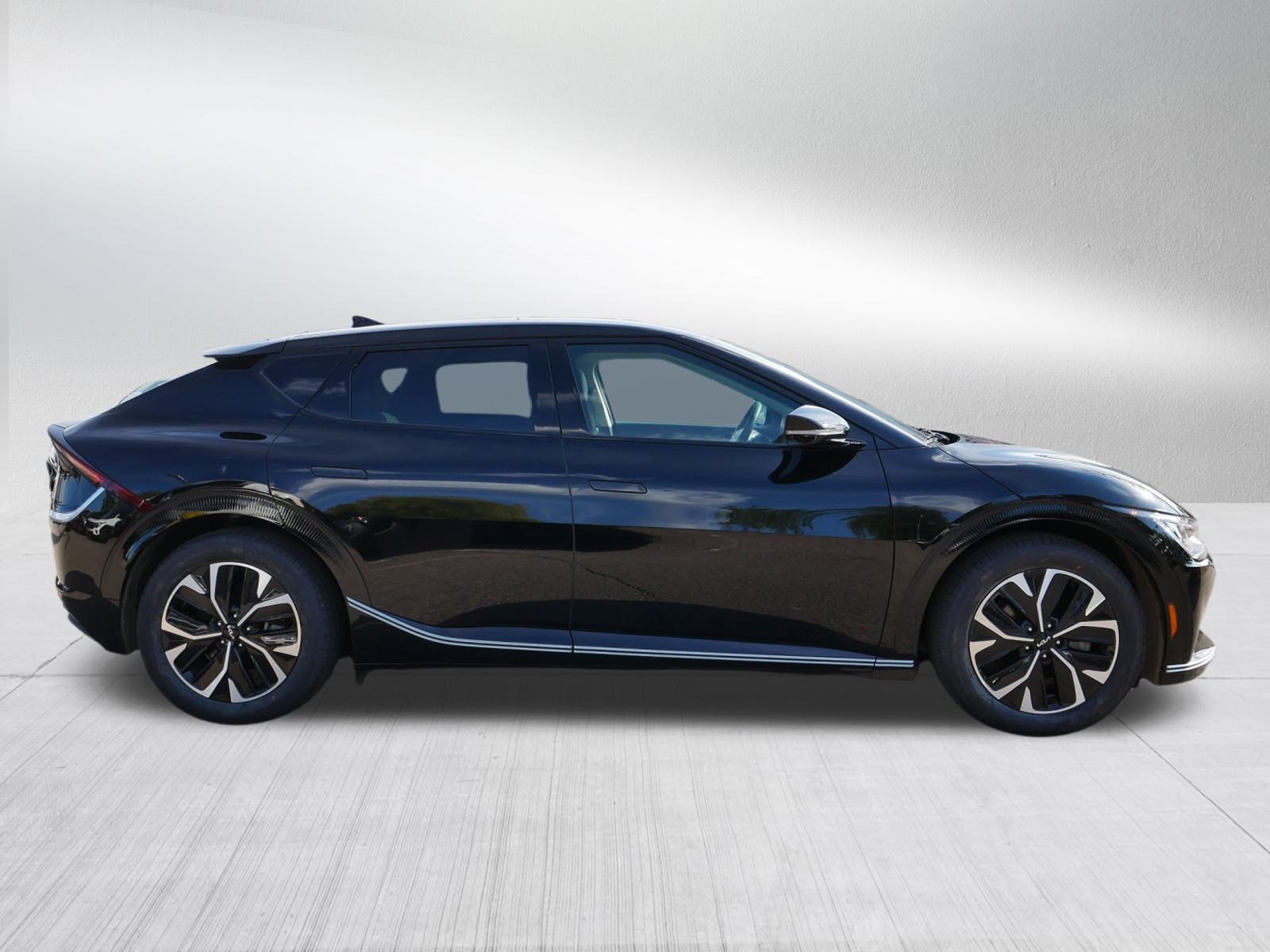 2022 Kia EV6 Wind photo 7