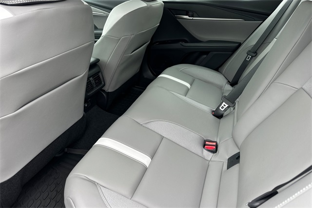 2025 Toyota Camry SE photo 13