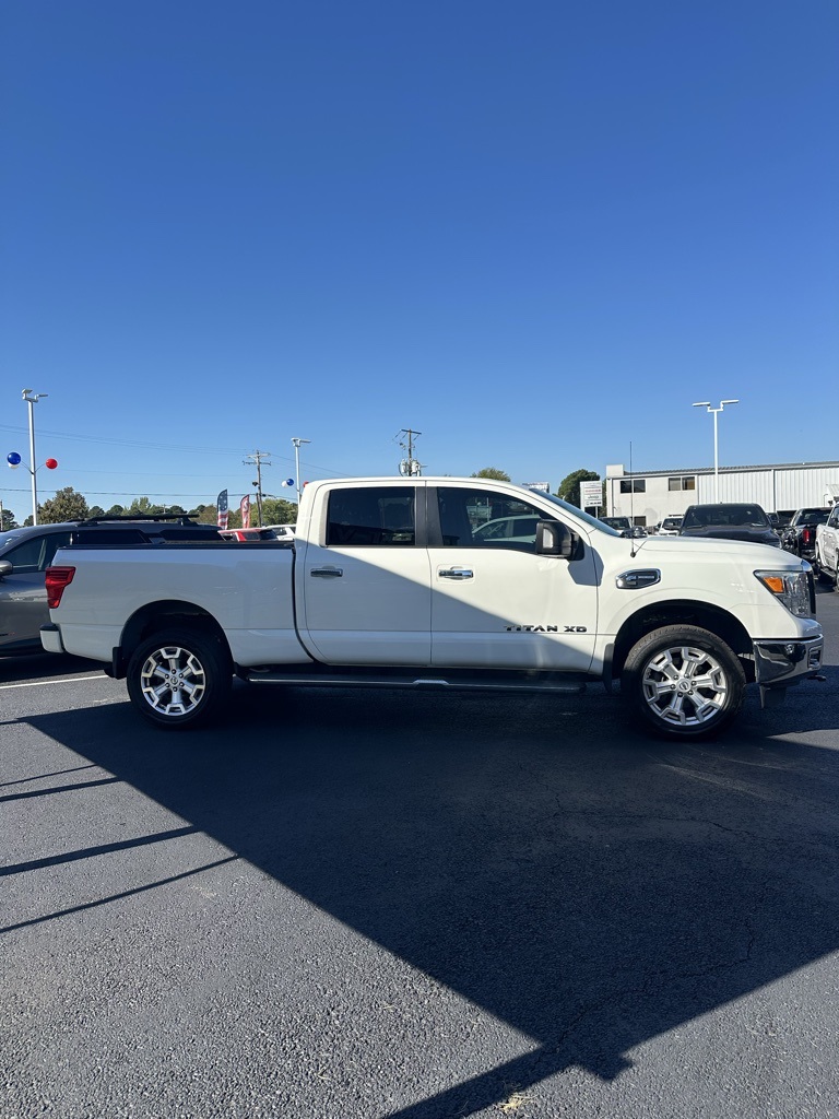 2016 Nissan Titan SV photo 4