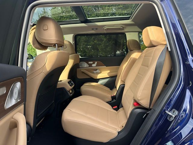 2026 Mercedes Benz GLS 580 4MATIC photo 17