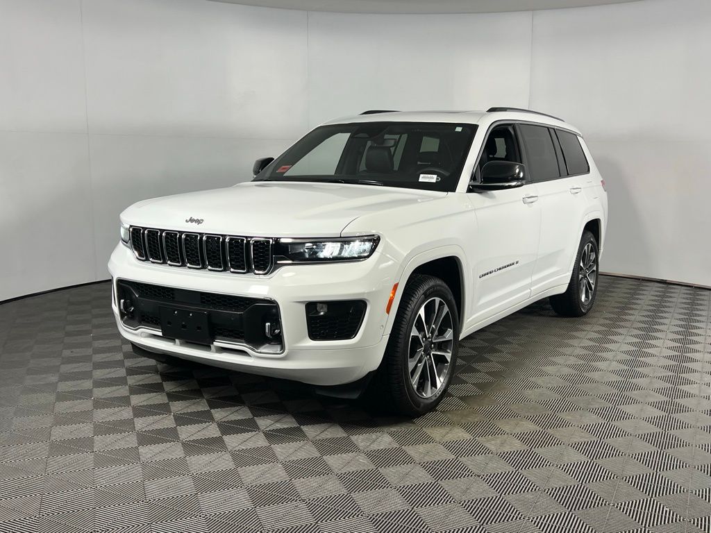2024 Jeep Grand Cherokee Overland photo 2