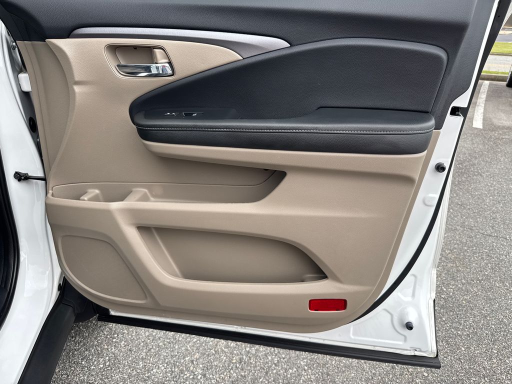 2023 Honda Ridgeline RTL photo 13