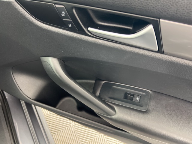 2015 Volkswagen Passat S photo 18