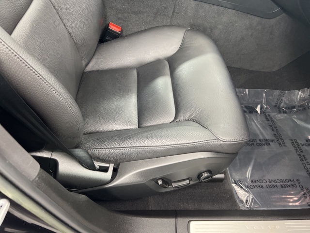 2022 Volvo XC60 B5 Momentum photo 22