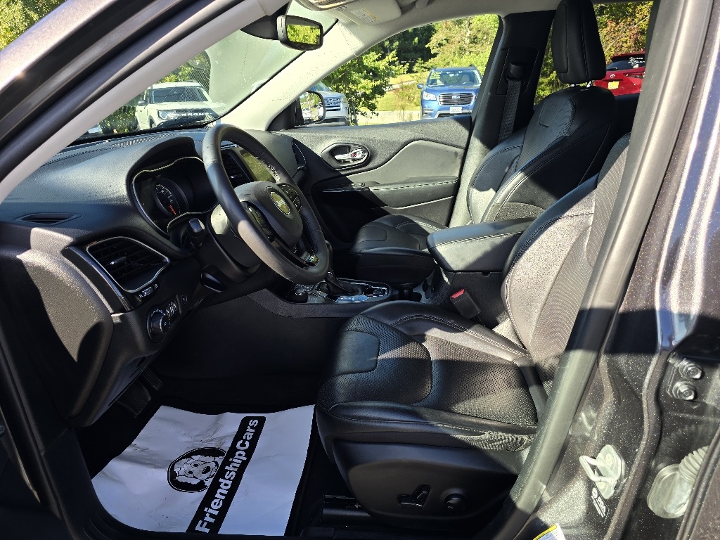 2023 Jeep Cherokee Altitude photo 2