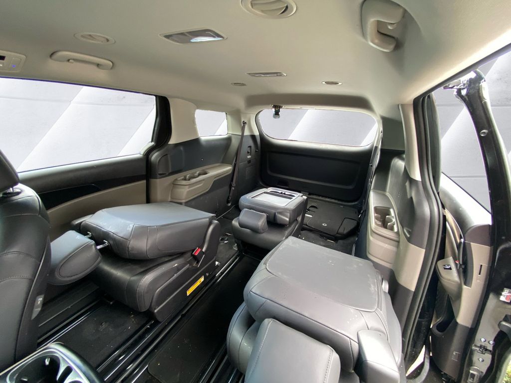 2025 Kia Carnival LXS photo 15