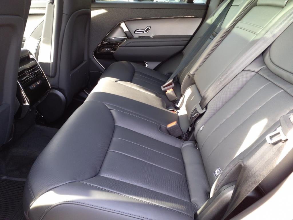 2025 Land Rover Range Rover Sport SE photo 5