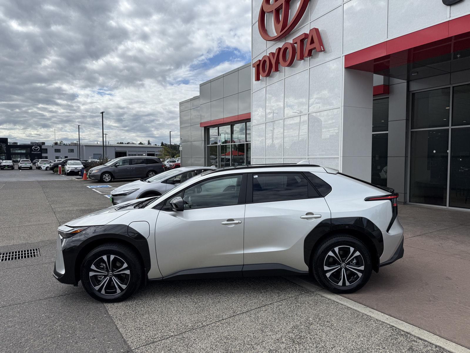 2024 Toyota bZ4X XLE photo 3